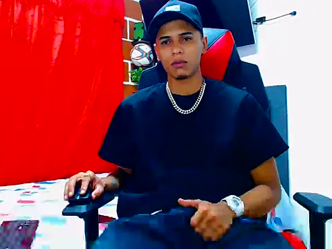 Snapshot of cristian_tayron1 chatting on 06-12-26, 07:39 cristian tayron1 online show from 06-12-26, 07:39
