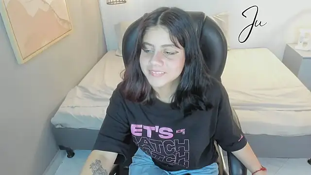 Julieth brown  online show from 10-30-25, 07:44