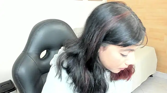 Julieth brown  online show from 12-21-25, 11:34