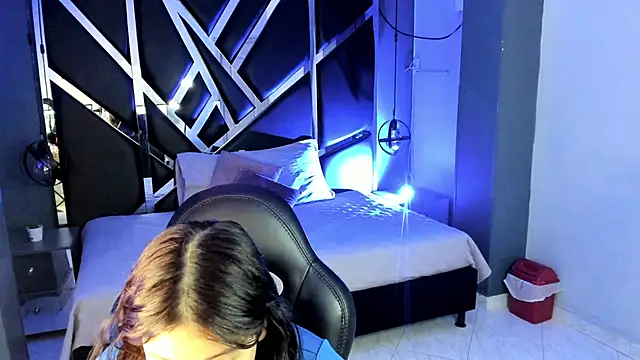 Julieth brown  online show from 10-04-25, 08:10