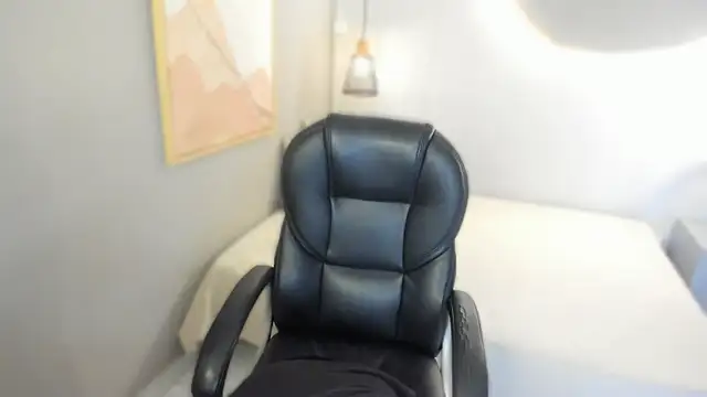 Julieth brown  online show from 12-19-25, 07:49