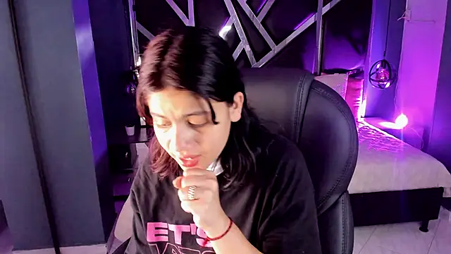 Julieth brown  online show from 10-02-25, 07:39