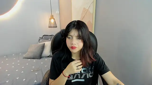 Julieth brown  online show from 10-18-25, 08:00