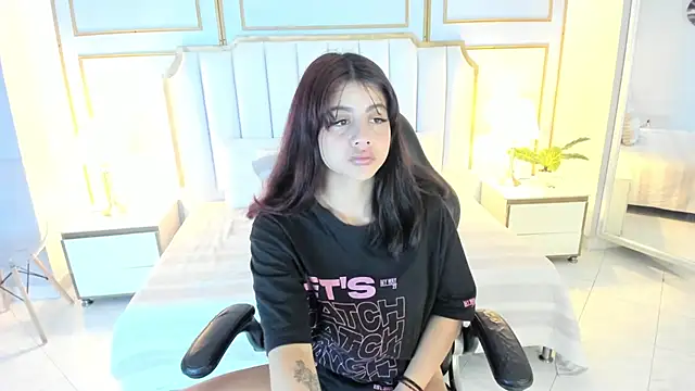 Julieth brown  online show from 02-25-26, 01:55