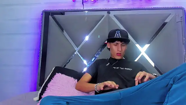 Snapshot of Just18Jake chatting on 09-17-25, 08:55 Just18Jake online show from 09-17-25, 08:55