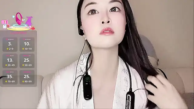 Snapshot of LuLu-Moon chatting on 09-09-25, 10:30 LuLu-Moon online show from 09-09-25, 10:30