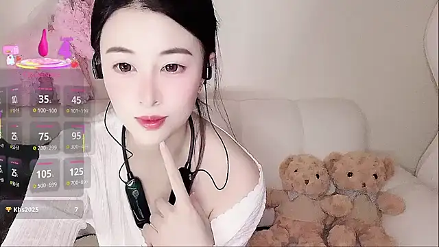 Snapshot of LuLu-Moon chatting on 10-03-25, 01:34 LuLu-Moon online show from 10-03-25, 01:34