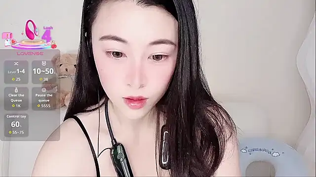 Snapshot of LuLu-Moon chatting on 09-19-25, 06:39 LuLu-Moon online show from 09-19-25, 06:39