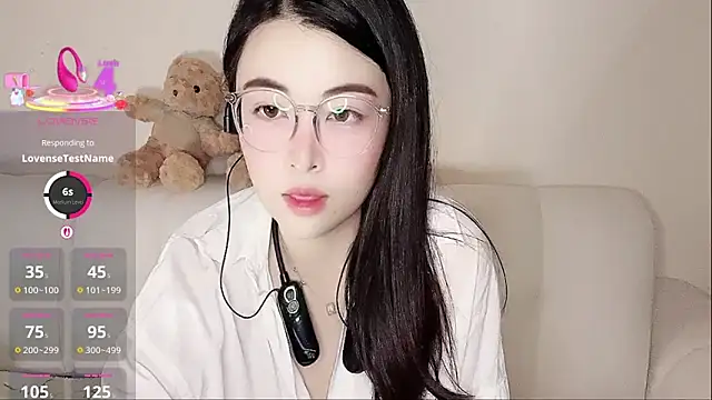 Snapshot of LuLu-Moon chatting on 09-22-25, 01:39 LuLu-Moon online show from 09-22-25, 01:39
