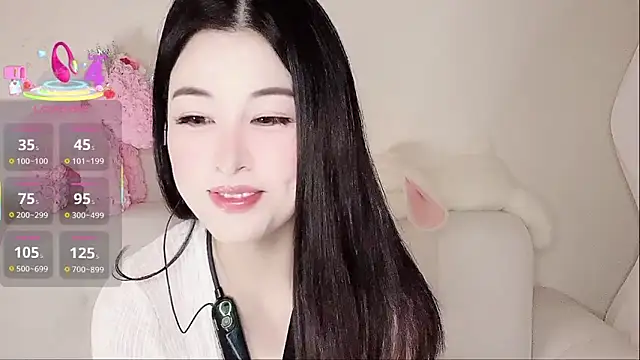 Snapshot of LuLu-Moon chatting on 10-12-25, 07:10 LuLu-Moon online show from 10-12-25, 07:10