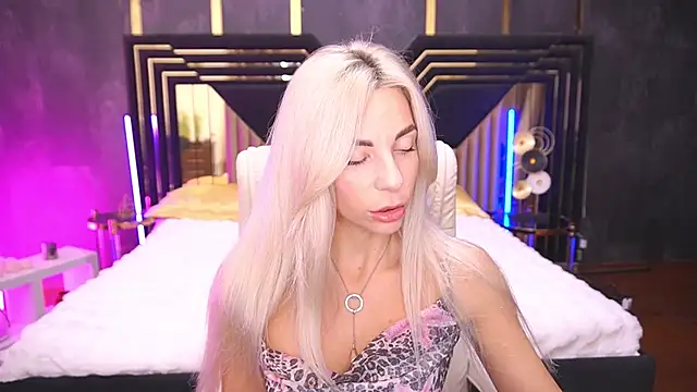 BellaRayyy online show from 11-05-25, 08:56