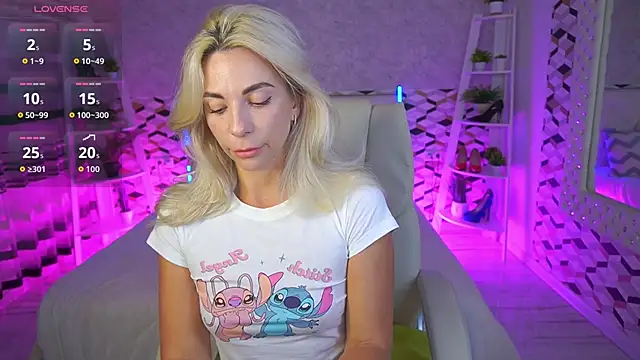 Snapshot of BellaRayyy chatting on 06-18-26, 01:05 BellaRayyy online show from 06-18-26, 01:05
