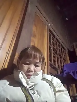  YooY  online show from 12-18-25, 02:43