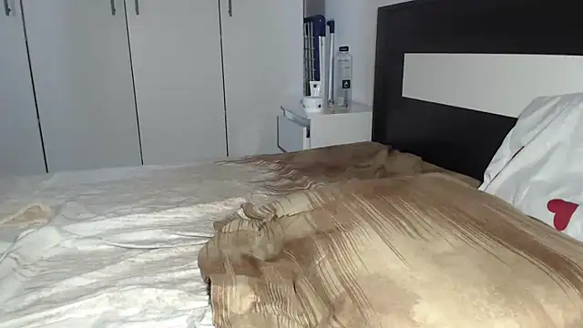 petite danielle online show from 02-19-26, 08:22