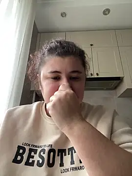 Snapshot of AliceCurlyX chatting on 02-17-26, 09:06 AliceCurlyX online show from 02-17-26, 09:06