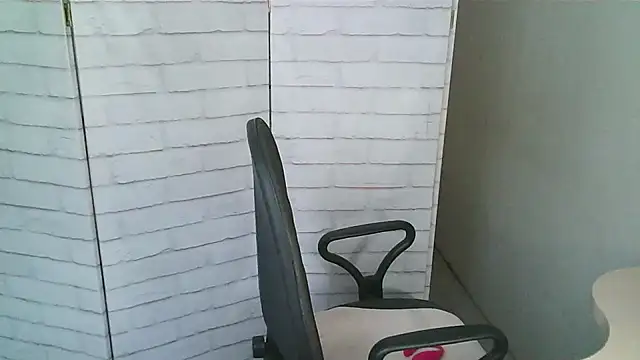 Helen xi  online show from 12-17-25, 05:12