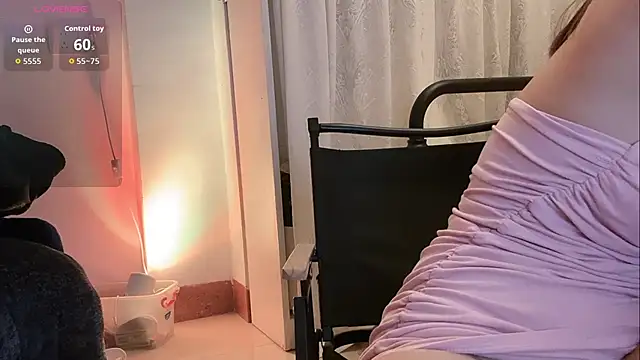 A girla online show from 10-27-25, 07:15