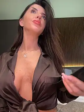 StephieRouse online show from 11-28-25, 10:10