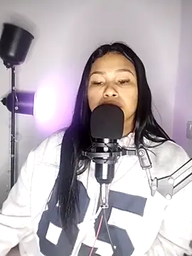 Snapshot of Tigresa23 chatting on 10-26-25, 02:34 Tigresa23 online show from 10-26-25, 02:34