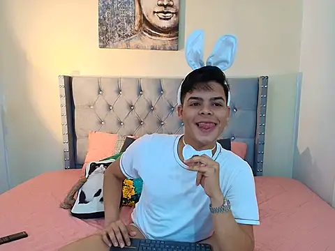 Snapshot of stewart_mateo_ chatting on 10-13-25, 02:02 stewart mateo  online show from 10-13-25, 02:02