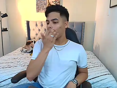 Snapshot of stewart_mateo_ chatting on 09-25-25, 02:17 stewart mateo  online show from 09-25-25, 02:17