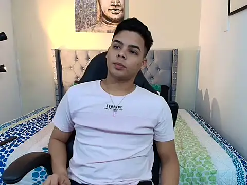 Snapshot of stewart_mateo_ chatting on 10-19-25, 02:14 stewart mateo  online show from 10-19-25, 02:14