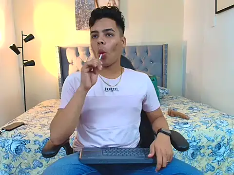 Snapshot of stewart_mateo_ chatting on 09-15-25, 02:45 stewart mateo  online show from 09-15-25, 02:45