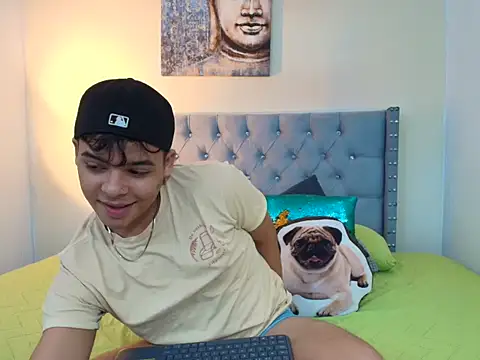 Snapshot of stewart_mateo_ chatting on 10-04-25, 02:02 stewart mateo  online show from 10-04-25, 02:02