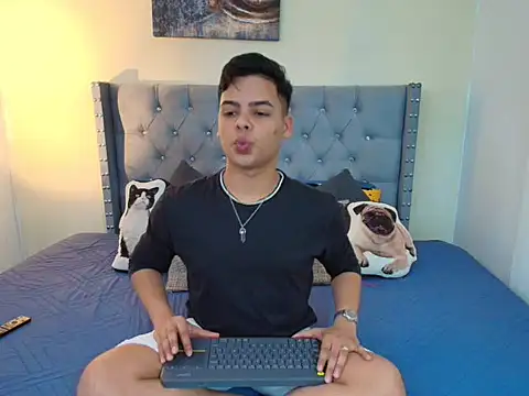 Snapshot of stewart_mateo_ chatting on 10-10-25, 02:01 stewart mateo  online show from 10-10-25, 02:01