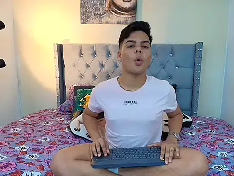 Snapshot of stewart_mateo_ chatting on 10-08-25, 02:02 stewart mateo  online show from 10-08-25, 02:02