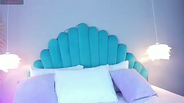 AlassiaHocthner online show from 11-13-25, 11:58