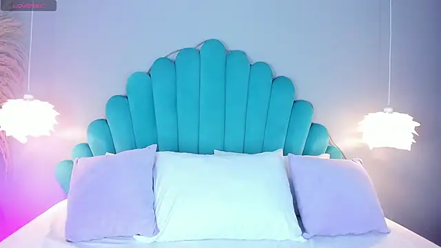 AlassiaHocthner online show from 11-14-25, 11:47