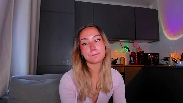 Snapshot of baobei03 chatting on 10-06-25, 01:12 baobei03 online show from 10-06-25, 01:12