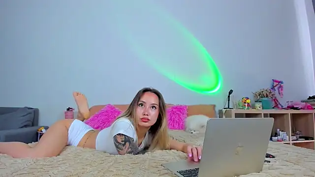 Snapshot of baobei03 chatting on 09-23-25, 10:11 baobei03 online show from 09-23-25, 10:11