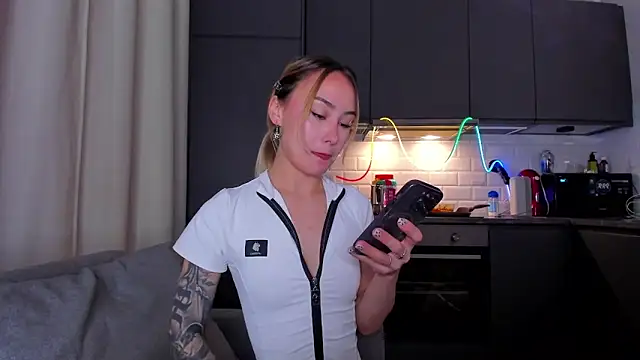 Snapshot of baobei03 chatting on 11-27-25, 01:00 baobei03 online show from 11-27-25, 01:00