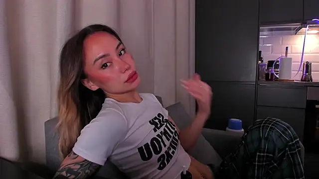 Snapshot of baobei03 chatting on 11-13-25, 10:30 baobei03 online show from 11-13-25, 10:30