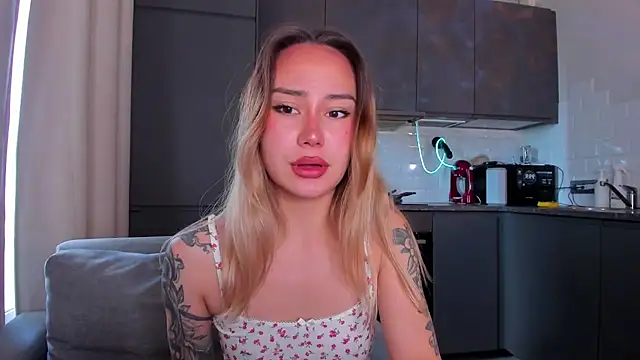 Snapshot of baobei03 chatting on 10-18-25, 10:39 baobei03 online show from 10-18-25, 10:39