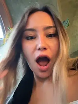 Snapshot of baobei03 chatting on 10-20-25, 02:17 baobei03 online show from 10-20-25, 02:17