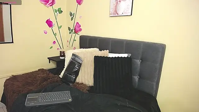 BrendaRojas  online show from 06-17-26, 07:57