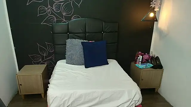 LiaMonroee  online show from 01-11-26, 12:01