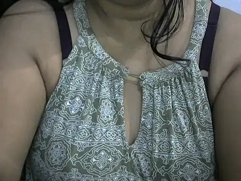 Snapshot of bosemalini chatting on 10-08-25, 06:52 bosemalini online show from 10-08-25, 06:52