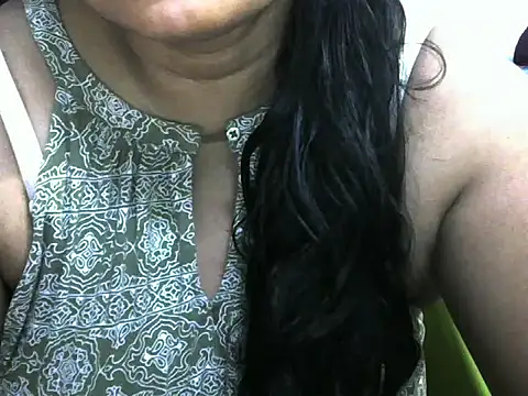 Snapshot of bosemalini chatting on 10-05-25, 05:36 bosemalini online show from 10-05-25, 05:36