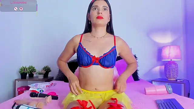 hailey hadid online show from 10-31-25, 07:10