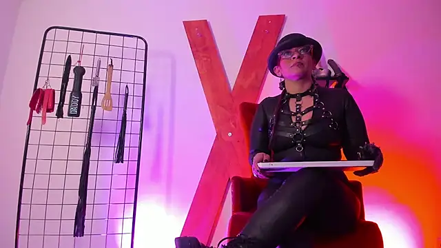 Miss Mirandaa online show from 11-22-25, 02:16