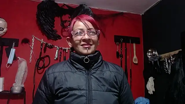 Miss Mirandaa online show from 12-18-25, 04:33