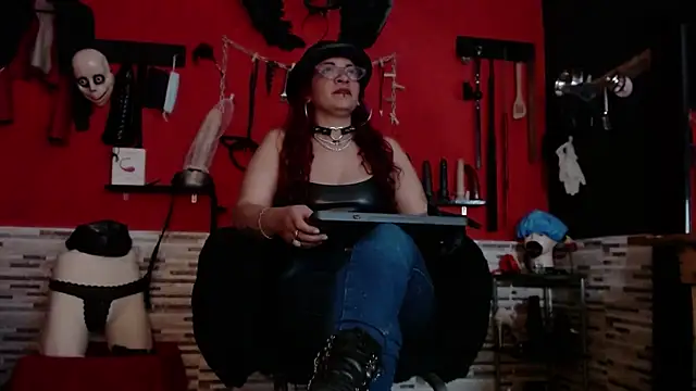 Miss Mirandaa online show from 10-31-25, 01:46