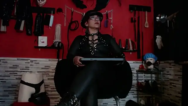 Miss Mirandaa online show from 11-23-25, 03:16