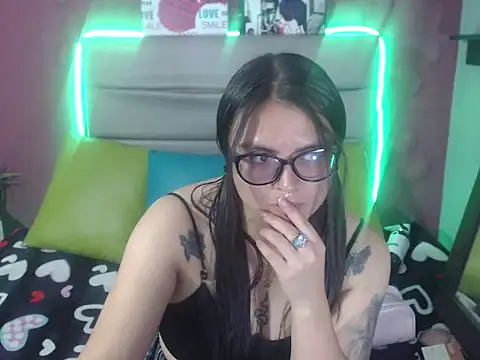 Snapshot of Cailing_Zu chatting on 09-09-25, 08:29 Cailing Zu online show from 09-09-25, 08:29