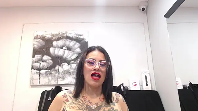 Snapshot of DonnaJoness chatting on 02-06-26, 08:38 DonnaJoness online show from 02-06-26, 08:38