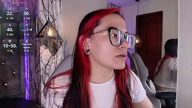 Zami Escobar of online show from 03-04-26, 04:59